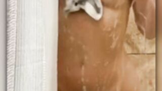 rissa shower2