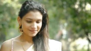Reshmi sexy Desi girlin saree