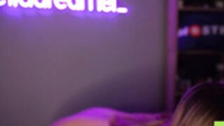 Telladreamer_ 2024-10-18 public show blur tease