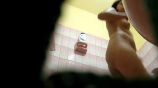 espiando ala prima en la ducha