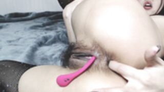 hot_hole_02 shows her hairy goods