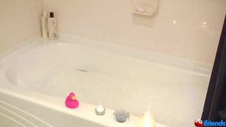 HometownHottie tub masturbate