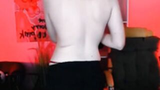 ellie_fire & foxy_tease