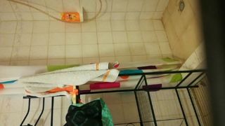Espiando ala hermana Mayor en la ducha
