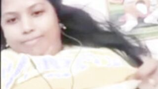 Desi Aunty big boobs show