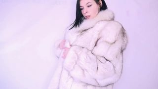 DawnWillow - latex fetish and squirting