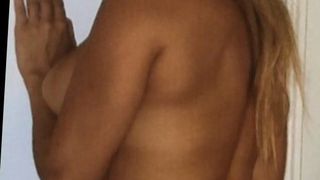 Sarahj69 rubbing her Colombian pussy to multiple orgasm