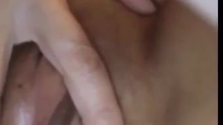 Sarahj69 rubbing her Colombian pussy to multiple orgasm