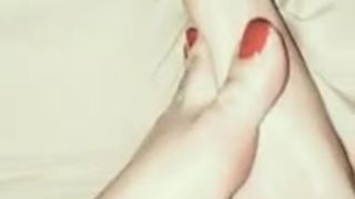 Tunisian teen teases with her sexy feet 2